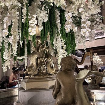 Palm Court - Get a seat next to the fountain if you can. - Bars Near Me - Chicago, Illinois