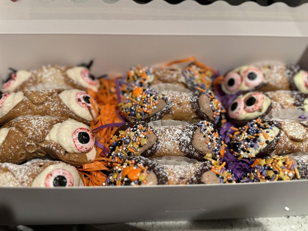 Marcos Cannolis Logo