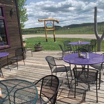Hahns Peak Cafe - a patio with tables and chairs - Cafes Near Me - Clark, Colorado