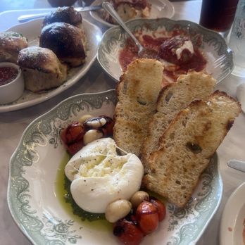 Santa Mozzarella Pizza - Burrata, House Meatballs and Garlic knots, all appetizers delicious, and fresh. - Pizza Near Me - St. Cloud, Florida Santa Mozzarella Pizza - Burrata, House Meatballs and Garlic knots, all appetizers delicious, and fresh. - Pizza Near Me - St. Cloud, Florida