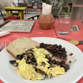 El Apapacho - Scrambled eggs with mushrooms - Mexican Near Me - Mérida, YUC El Apapacho - Scrambled eggs with mushrooms - Mexican Near Me - Mérida, YUC