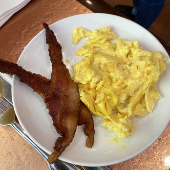 Another Broken Egg Cafe - Scrambled eggs with bacon - Breakfast & Brunch Near Me - Pembroke Pines, Florida