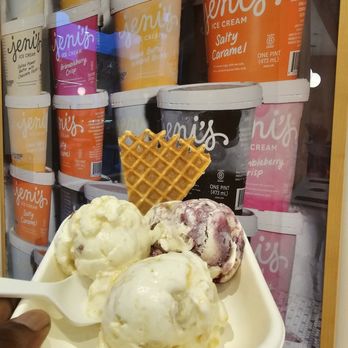 Jeni’s Splendid Ice Creams - Signature  Brambleberry Crisp, peaches. And almond butter - Ice Cream & Frozen Yogurt Near Me - Oak Brook, Illinois