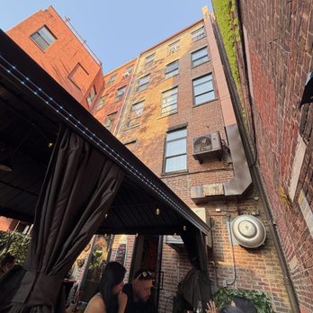 Harlemite Peruvian Cuisine - Back patio - Peruvian Near Me - New York, New York