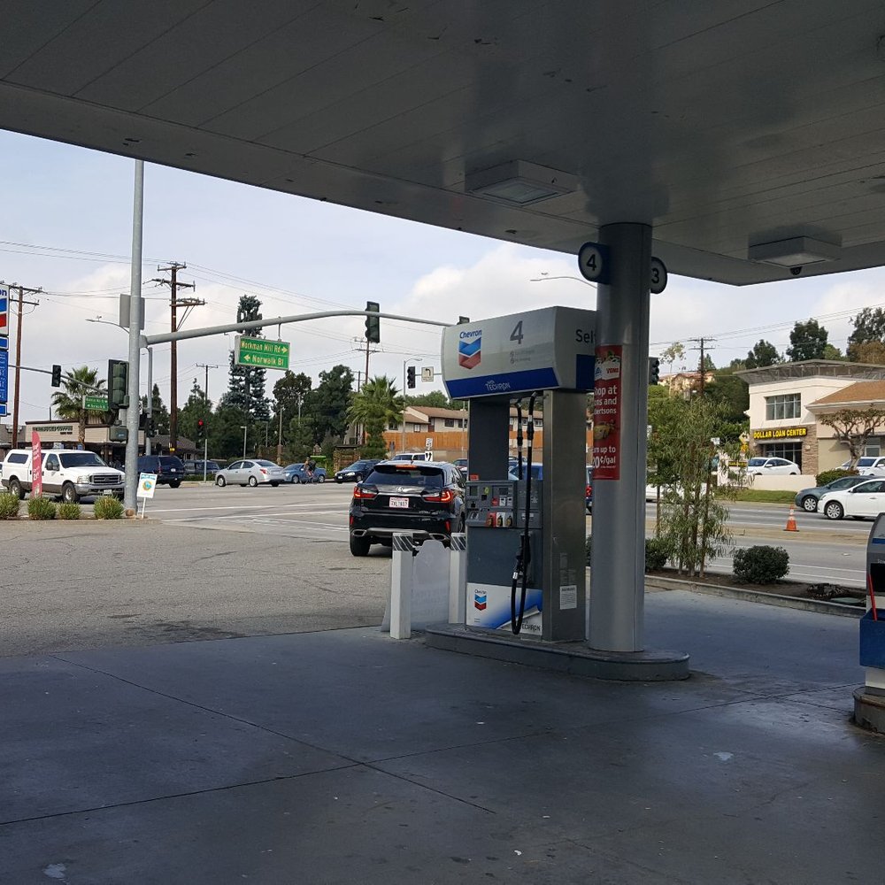 Chevron - Exterior with plenty of room to maneuver (01/10/18). #Whittier @Chevron #IHaveGas #FillErUp - Gas Stations Near Me - Whittier, California Chevron - Exterior with plenty of room to maneuver (01/10/18). #Whittier @Chevron #IHaveGas #FillErUp - Gas Stations Near Me - Whittier, California