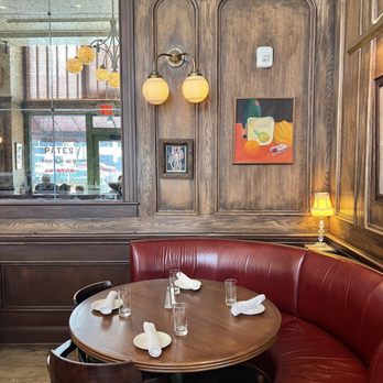 Le Suprême - French Near Me - Detroit, Michigan
