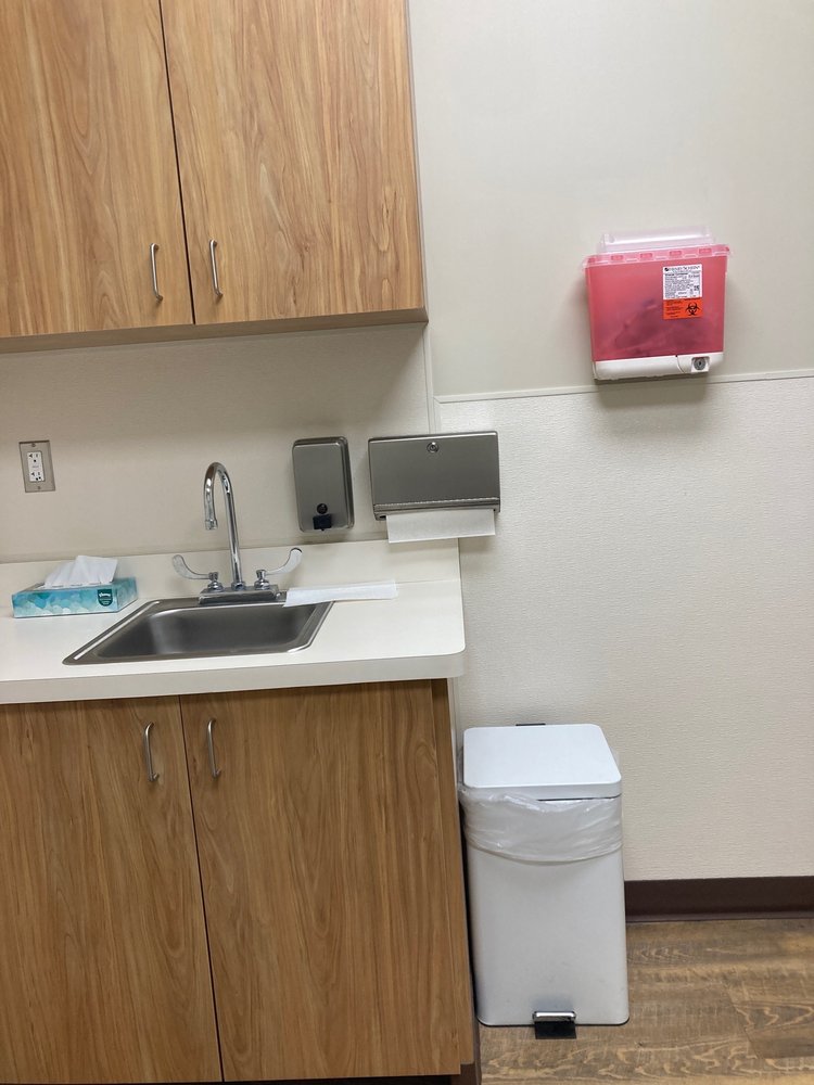 ACCELERATED URGENT CARE Updated September 2024 10 Reviews 4040 California Ave, Bakersfield