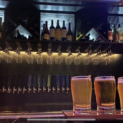 Nectar at The Villa - Lounge - Many taps of craft beer and tasting sampler