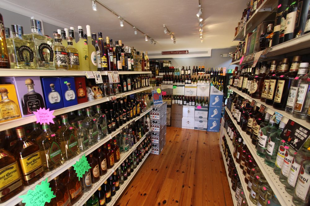 Brewster Wine & Spirits Logo