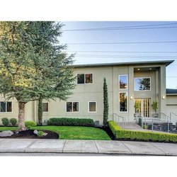 Bridlemile Senior Care - Contemporary home located minutes to Portland downtown