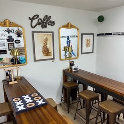Active Coffee Shop - Seating area