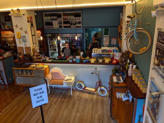 Aunty Ed's Restaurant and Bar by null
