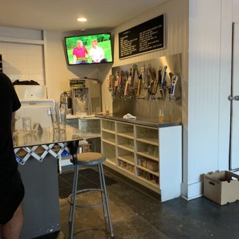 East End Hardware - Several great beers on tap! - Bars Near Me - Houston, Texas