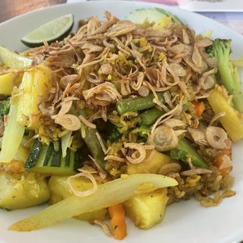 Isaan Thai Restaurant - Vegetarian pineapple fried rice with tofu - Thai Near Me - Palatine Bridge, New York Isaan Thai Restaurant - Vegetarian pineapple fried rice with tofu - Thai Near Me - Palatine Bridge, New York