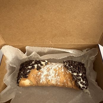 Mike's Pastry - Chocolate chip cannoli - Bakeries Near Me - Boston, Massachusetts Mike's Pastry - Chocolate chip cannoli - Bakeries Near Me - Boston, Massachusetts