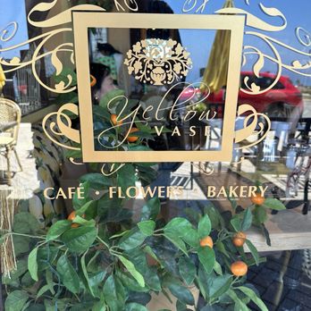 Yellow Vase - Floral Designers Near Me - Rancho Palos Verdes, California