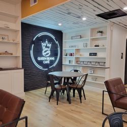 Queen Beans Cafe - Great seating