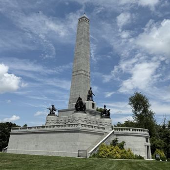 Lincoln Tomb - Outside - Landmarks & Historical Buildings Near Me - Springfield, Illinois Lincoln Tomb - Outside - Landmarks & Historical Buildings Near Me - Springfield, Illinois