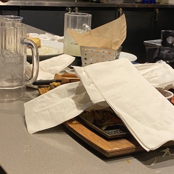 Chili's - This is what the bar looked it when seated.... This place has the worst management! It used to be good, if corporate could see this! - Bars Near Me - Lake Elsinore, California