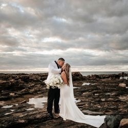 Lanikuhonua - Wedding Portraits at Lanikuhona - Wedding Photography by HNL Studios www.hnlstudios.com