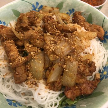 Bac Nam - Lemongrass chicken with vermicelli noodles - Vietnamese Near Me - Honolulu, Hawaii