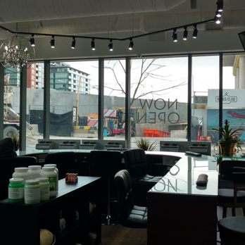 GIOIA Beauty Bar & Spa - You can soak your feet, do pedicure and watching people walk around - Nail Salons Near Me - Toronto, Ontario GIOIA Beauty Bar & Spa - You can soak your feet, do pedicure and watching people walk around - Nail Salons Near Me - Toronto, Ontario