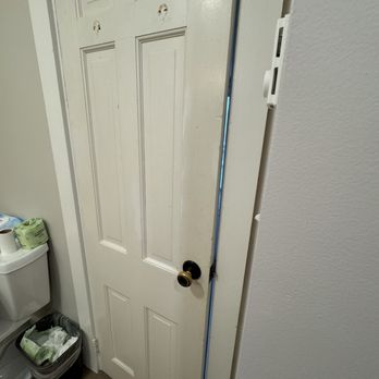 Franconia Inn - Bathroom door does not latch shut - Hotels Near Me - Franconia, New Hampshire