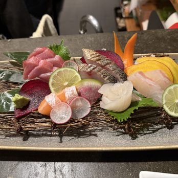 Kuma Sushi + Sake - Sashimi Sampler - Sushi Bars Near Me - San Francisco, California