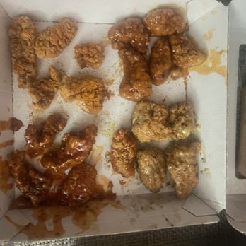 Buffalo Wild Wings - Very inconsistent shapes and sizes, but they still only gave us 5 pieces. How is this fair??? IN THIS ECONOMY?!! - Chicken Wings Near Me - San Diego, California