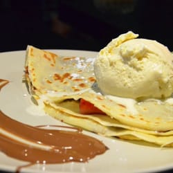 St Louis House of Fine Ice Cream & Dessert - Strawberry & Nutella crepe :)