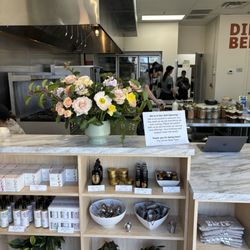 Dinner Belle - Open kitchen & curated local products.