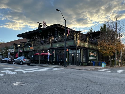 Hibernian Irish Pub & Restaurant by null