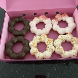 Kimochi - Chocolate, strawberry, coconut mochi donuts! Very yummu