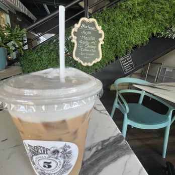 5ive Senses - Outside seating - Juice Bars & Smoothies Near Me - Honolulu, Hawaii