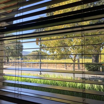 R+D Kitchen - Clean dining room with nice views - New American Near Me - Yountville, California R+D Kitchen - Clean dining room with nice views - New American Near Me - Yountville, California