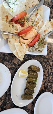 Chris' Taverna by null