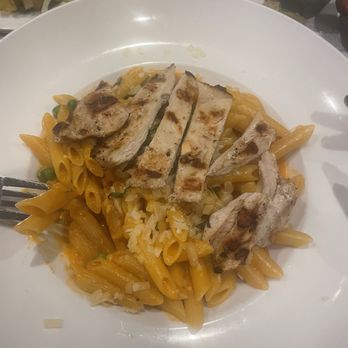 Wood-n-Tap - Penne Alla Vodka with grilled chicken - New American Near Me - Rocky Hill, Connecticut Wood-n-Tap - Penne Alla Vodka with grilled chicken - New American Near Me - Rocky Hill, Connecticut