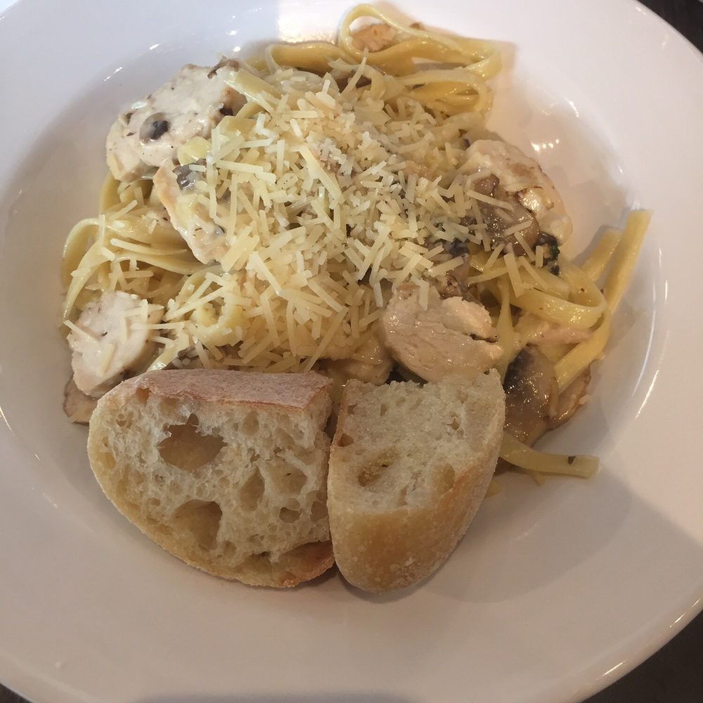 Pastini - Fettuccine Alfredo with Chicken. - Italian Near Me - Eugene, Oregon Pastini - Fettuccine Alfredo with Chicken. - Italian Near Me - Eugene, Oregon