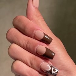 Eva Nail's