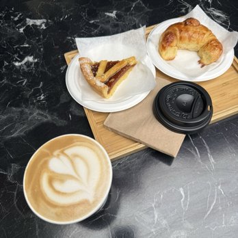 Freddo - Lavender latte and Argentinian pastries - Ice Cream & Frozen Yogurt Near Me - Los Angeles, California