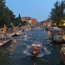 Pizzeria Vittoria - So close to the canal