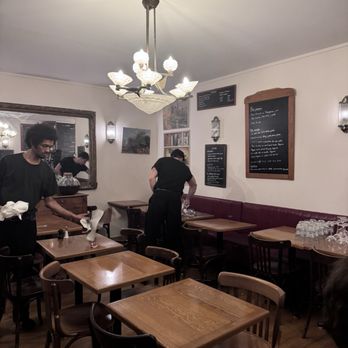 Le Petit Pontoise - Bistros Near Me - Paris, 75 Le Petit Pontoise - Bistros Near Me - Paris, 75