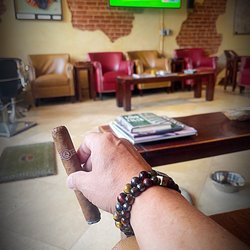 La Aroma De Havana Cigar Lounge - Dodger game with an old faithful Padron.