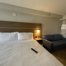 Holiday Inn Express & Suites Irving Conv Ctr - Las Colinas