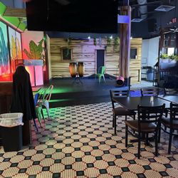 El Pilon Loko - Back band area and dance floor