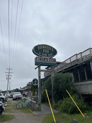 Howard's Pub by null