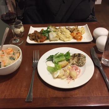 British Airways Lounge - Dinner buffet - Airport Lounges Near Me - Mississauga, Ontario