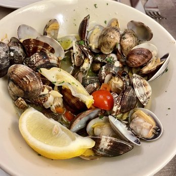 Pizzeria Dolfin - Clams in white wine, garlic, and olive oil. - Pizza Near Me - Venezia, VE Pizzeria Dolfin - Clams in white wine, garlic, and olive oil. - Pizza Near Me - Venezia, VE