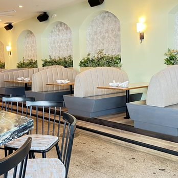Hide - Cocktail Bars Near Me - Dallas, Texas