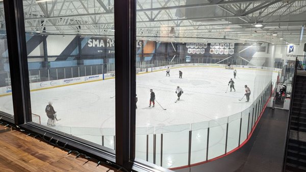 32 Bar & Grill by null